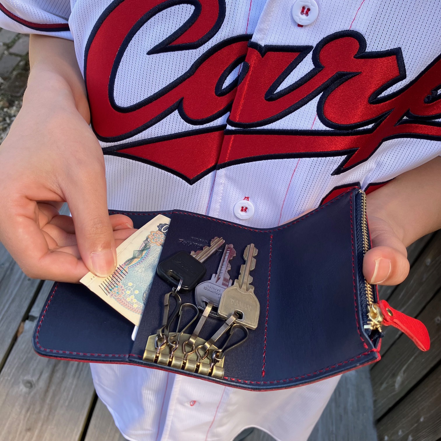 【広島ジビエレザー×広島東洋カープ】東広島産天然鹿革　ミニ財布機能が付いた5連キーケース　カープ坊や　ジビエ革