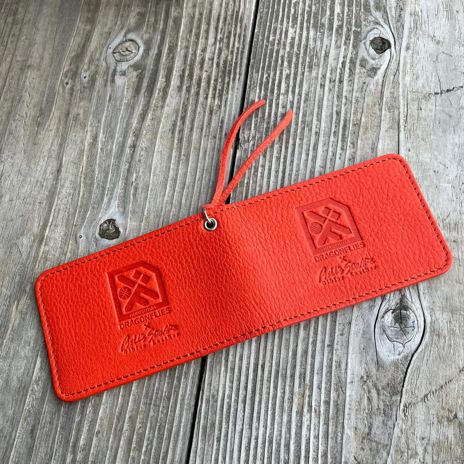 【広島ドラゴンフライズ×ベルズスクエア】コラボ　東広島産鹿革使用☆二つ折りIDカード/パスケース　マイナンバーカードや免許書入れにも
