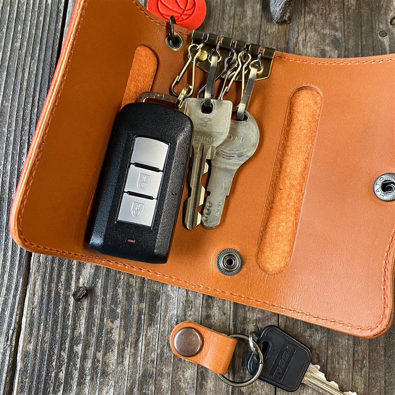 【広島ドラゴンフライズ×ベルズスクエア】コラボ　東広島産鹿革使用☆5連キーケース　カードも収納OK！大きめサイズで収納◎