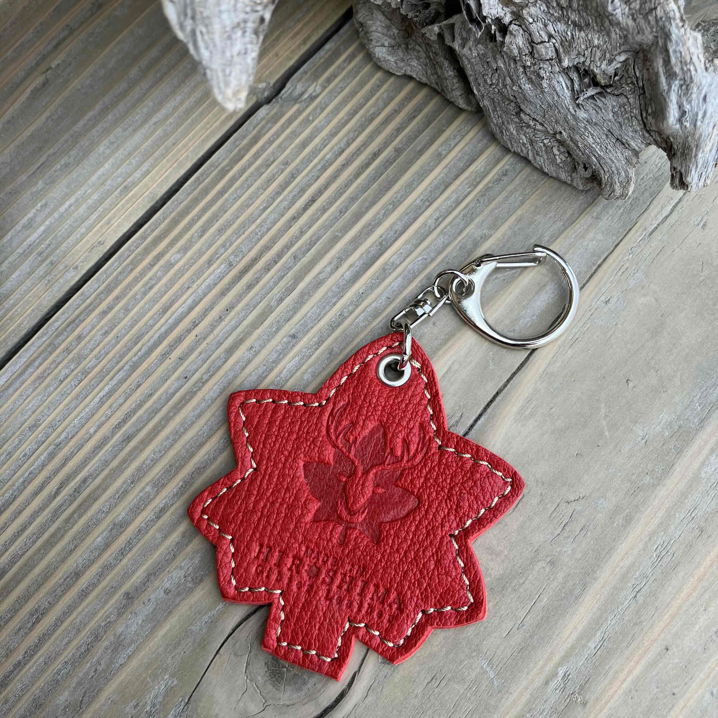 広島ジビエレザー　東広島産天然鹿革　もみじの葉　本革キーホルダー・キーリング【レッド】