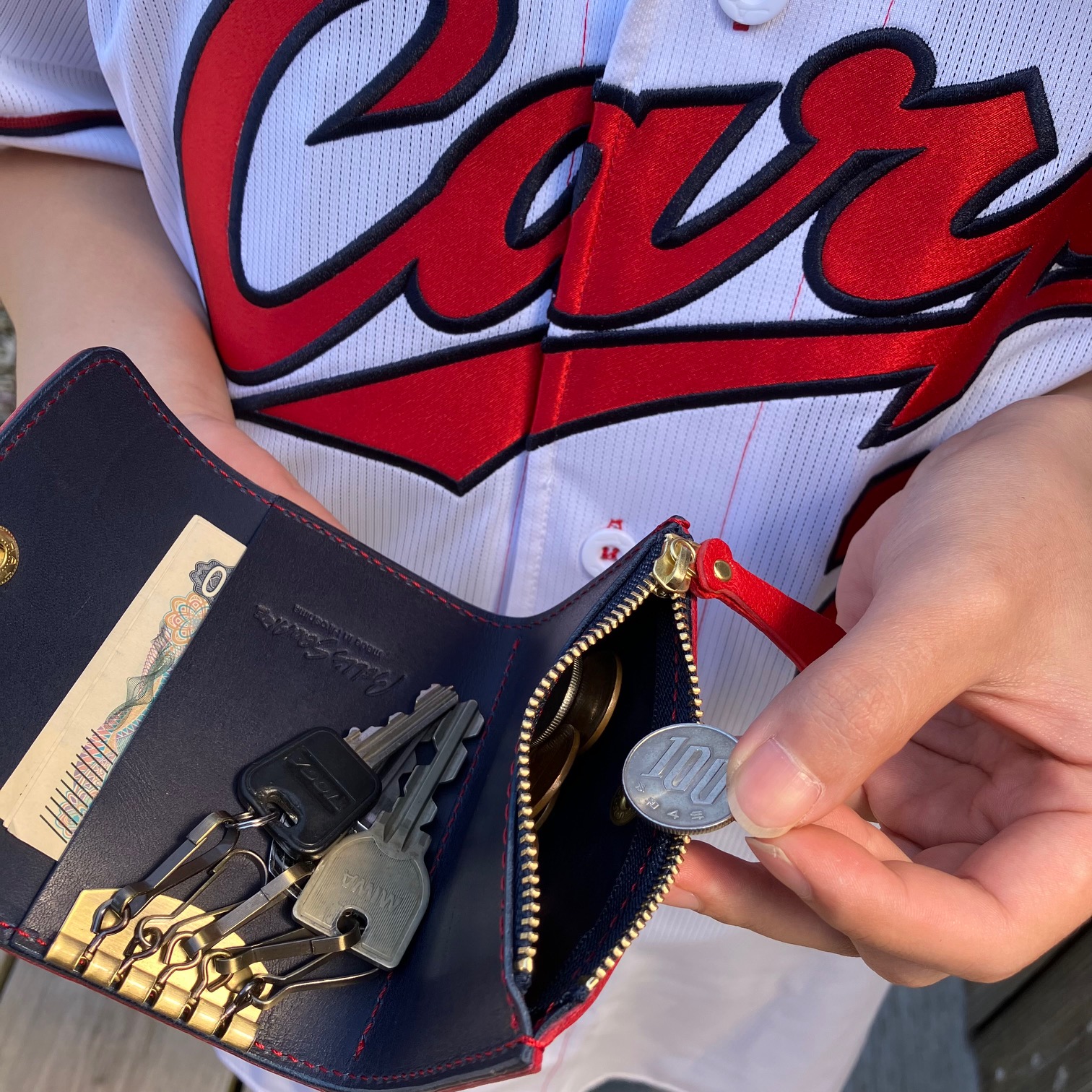 【広島ジビエレザー×広島東洋カープ】東広島産天然鹿革　ミニ財布機能が付いた5連キーケース　カープ坊や　ジビエ革