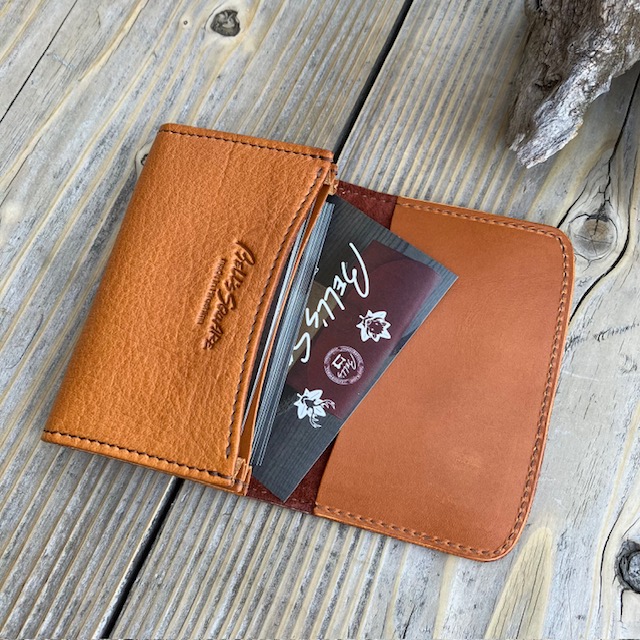 【広島ジビエレザー×広島東洋カープ】東広島産鹿革使用☆名刺入れ/カード入れ　初対面でも印象に残る名刺入れ ヴィンテージキャメル　カープ坊や