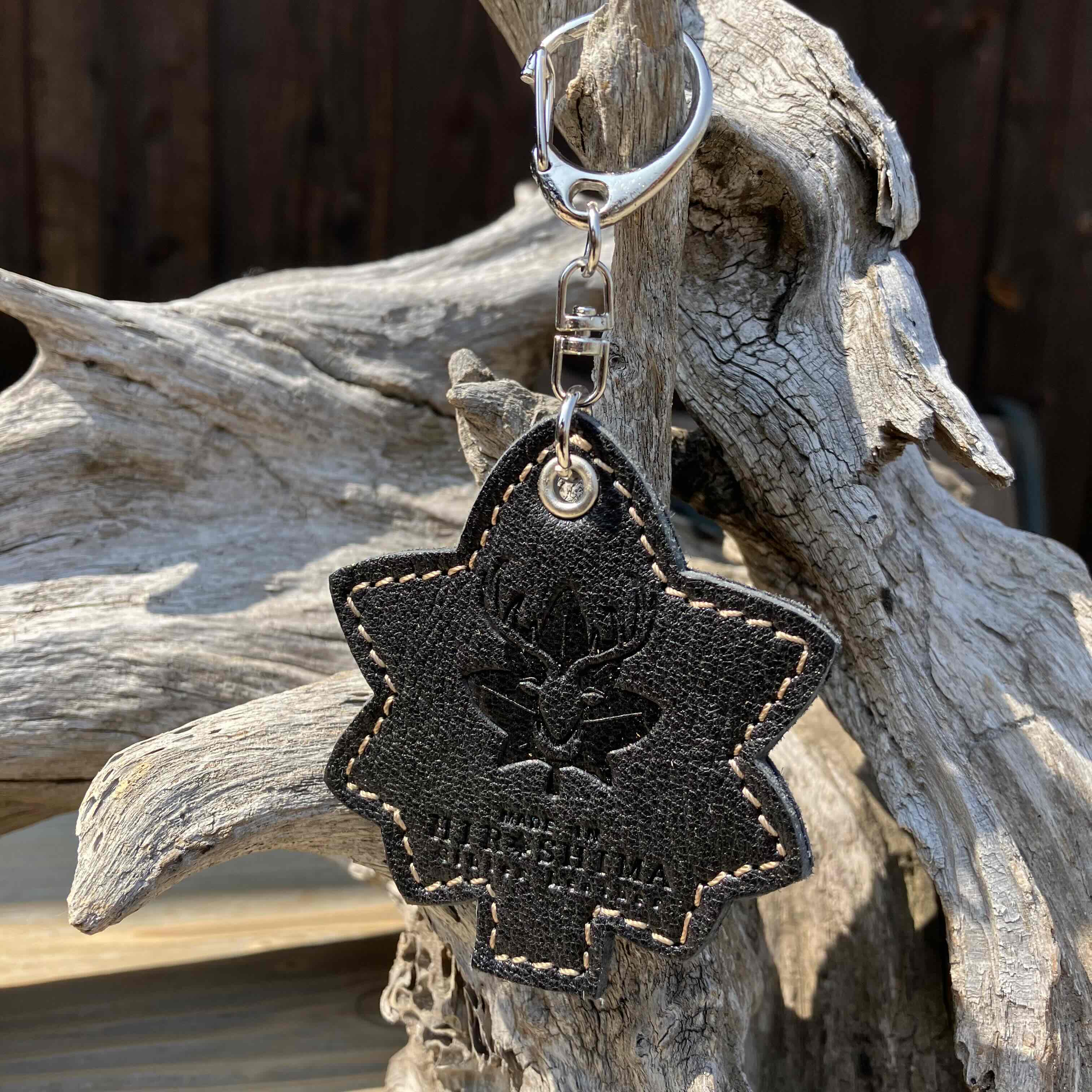 広島ジビエレザー　東広島産天然鹿革　もみじの葉　本革キーホルダー・キーリング【ブラック】