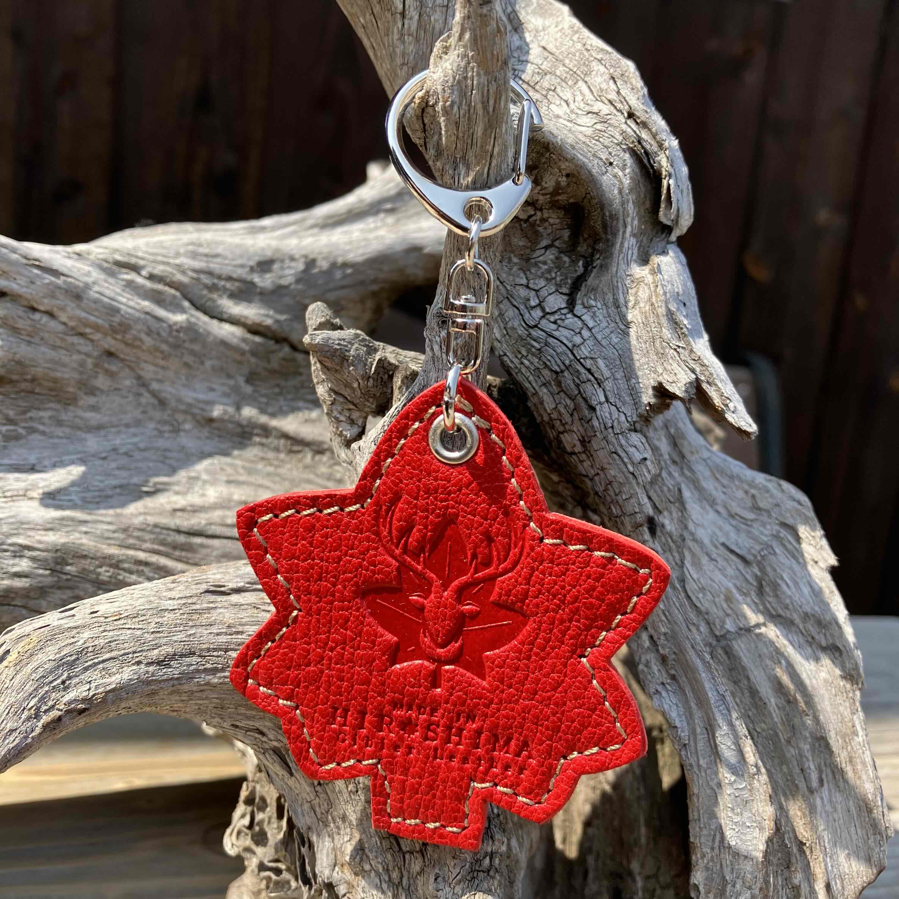 広島ジビエレザー　東広島産天然鹿革　もみじの葉　本革キーホルダー・キーリング【レッド】