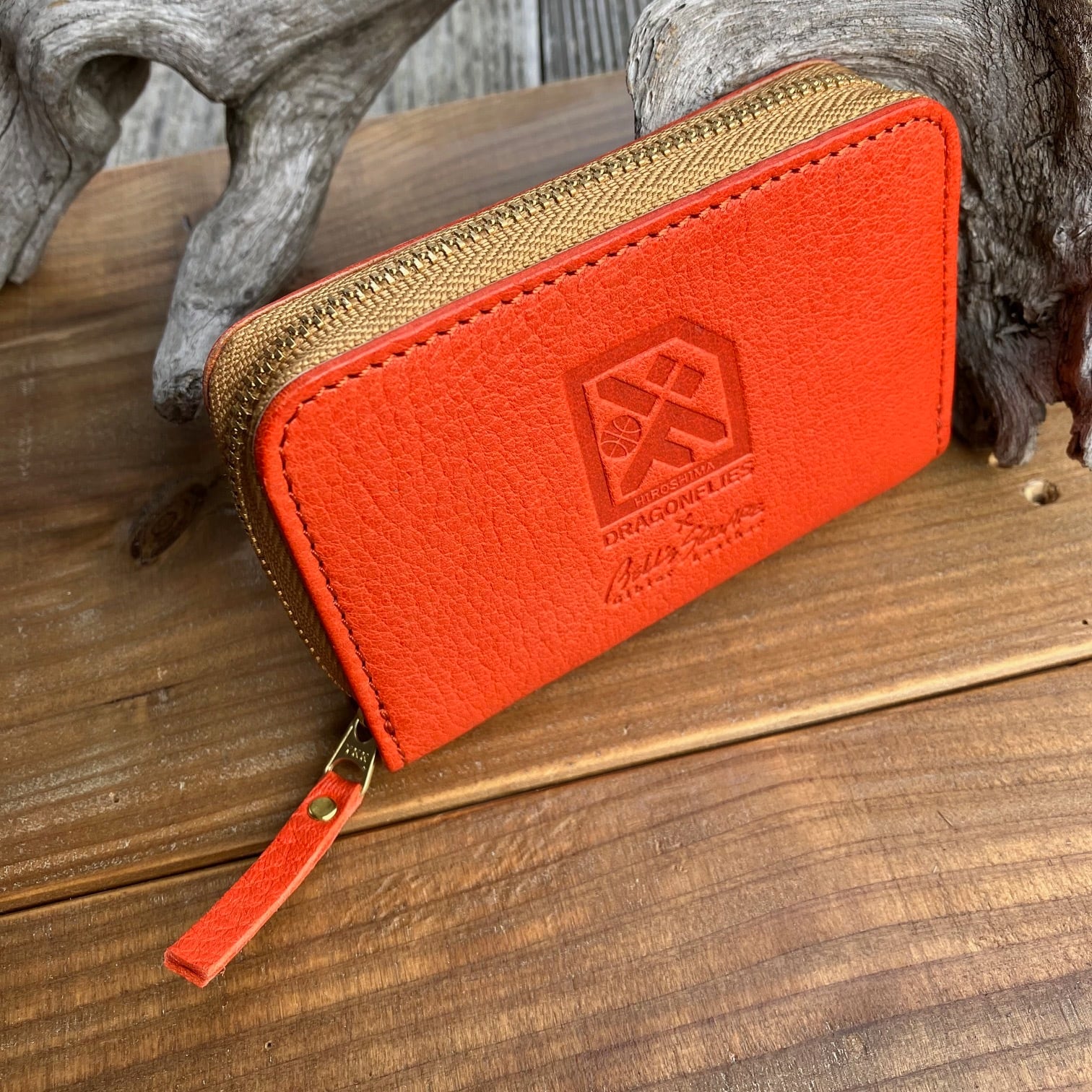 【広島ドラゴンフライズ×ベルズスクエア】コラボ　東広島産鹿革使用☆ミニラウンドファスナー財布！ポケットに収まるコンパクトさと使いやすさ◎