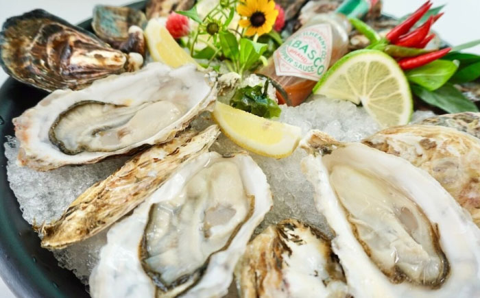 オーシャンビューで絶品牡蠣を！ 『オイスターカフェ江田島』 お食事券 3000円分（1000円分×3枚） 牡蠣 オイスター カフェ ギフト レストラン 広島 江田島市/オーシャンポイント株式会社 [XCS001]