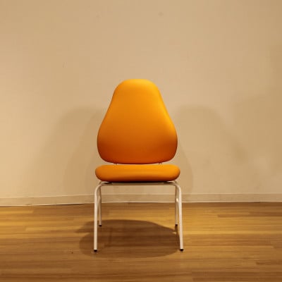 広島県海田町「SHAINS CHAIR」固定脚