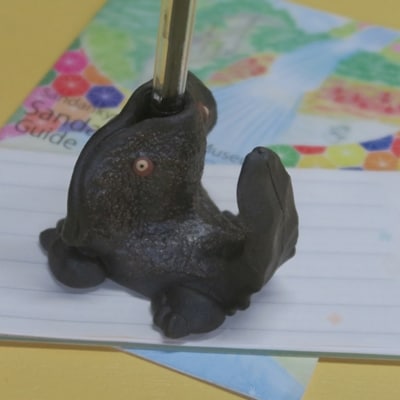 【広島県・奥安芸の鉄物語】～三段峡のオオサンショウウオのペン立て