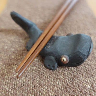 【広島県・奥安芸の鉄物語】～三段峡のオオサンショウウオの箸置きセット