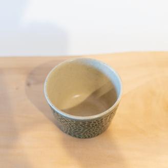 そば猪口 メラメラ 緑色 内側白マット 食器 猪口 陶芸品 工芸品 木と土calm プレゼント ギフト クリスマス お誕生日 結婚祝い 下関市