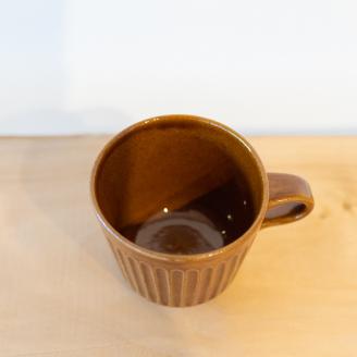 三角マグ キャラメル色 食器 カップ 陶芸品 工芸品 木と土calm プレゼント ギフト クリスマス お誕生日 結婚祝い 下関市