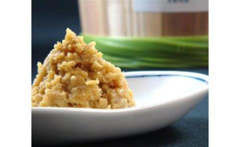 明治元年創業　150年の杉樽で醸す極上の麦みそ〈全て国産・天然醸造〉2kg ～赤間醸造～　＜2021年4月以降発送＞
