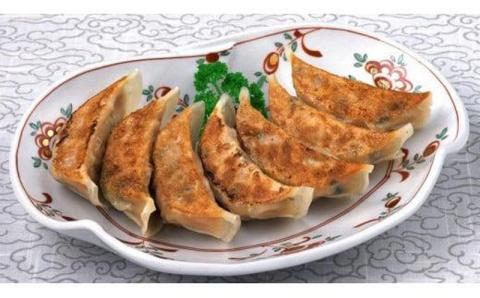 『一久』人気の「混合セットミニ」（ラーメン2食・ギョーザ1パック）