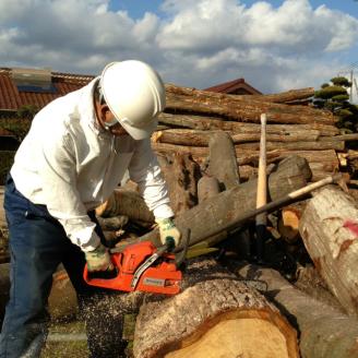 D209 薪ストーブ用・焚き火用の薪15㎏（広葉樹のミックス詰め合わせ）