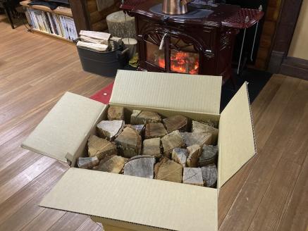 D209 薪ストーブ用・焚き火用の薪15㎏（広葉樹のミックス詰め合わせ）