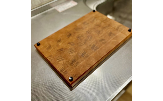 C114 サクラのまな板