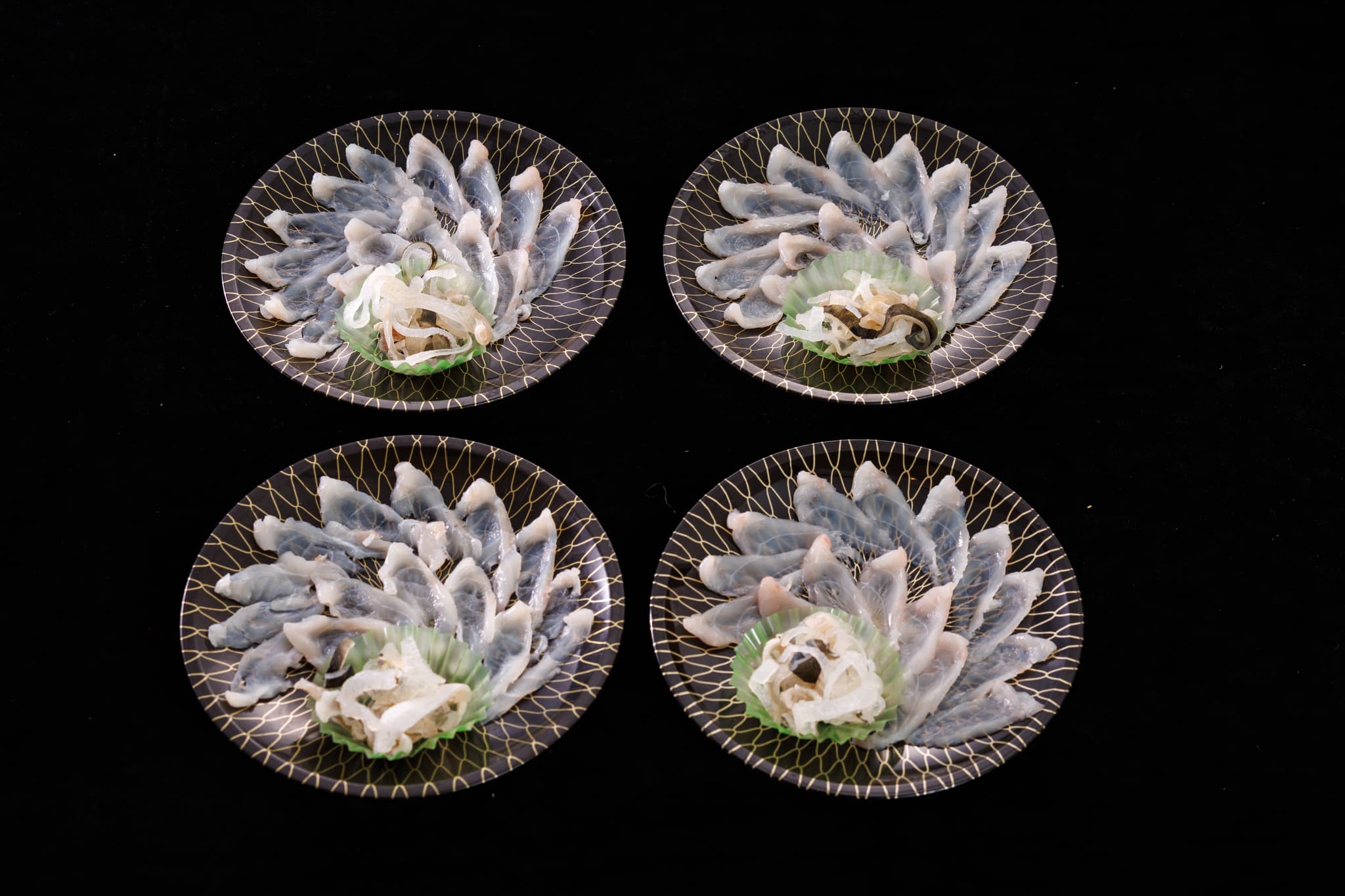 D423　とらふぐ刺し小皿4枚セット【個々盛り・食べやすいサイズ】