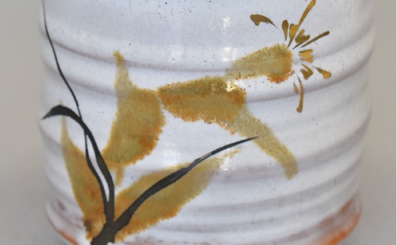 萩焼 草花文金銀彩湯呑｜HG000091