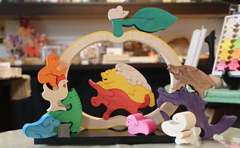 木工 おもちゃ 萩だいだい 十二支 専用飾り台付 工芸品｜HG000180