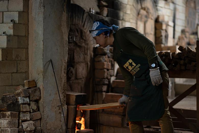 【萩焼 登り窯焼成作陶体験】　萩焼作家　波多野英生との作陶体験物語　萩本陣宿泊付き　（完全予約制／2名様～）｜HGH00003