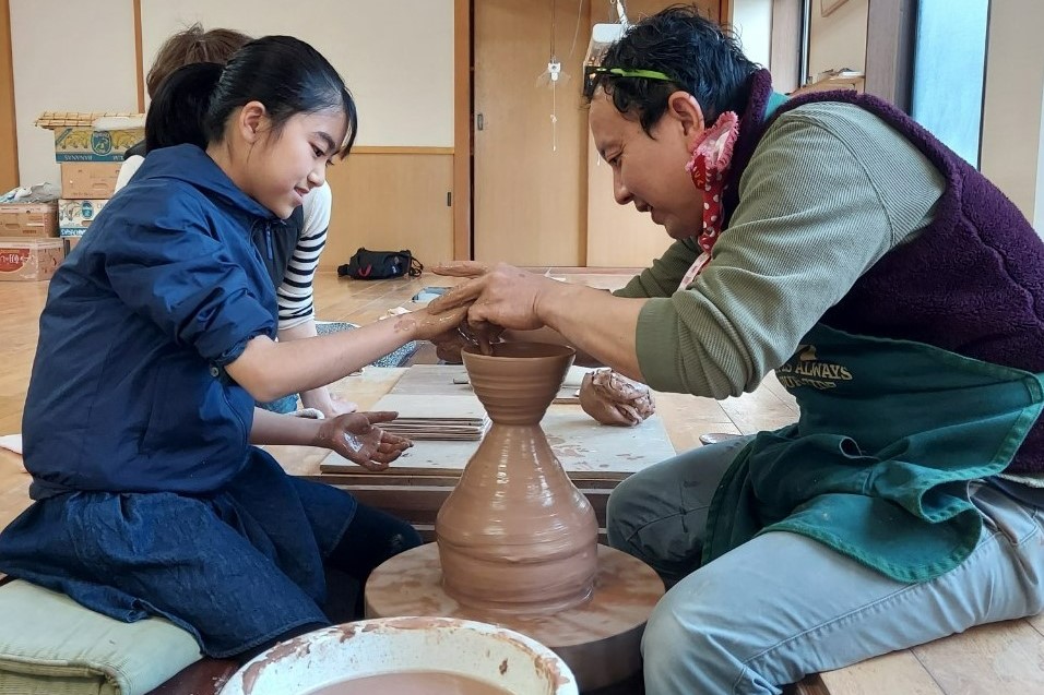萩焼作家　波多野英生との作陶体験物語　【完全予約制／萩焼作陶体験１名様分】｜HGH00019