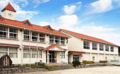 【返礼品なし】市内の私立高校を応援 ( 松陰高等学校 ) / 応援 寄附 学校 高校 私立 教育 教育支援 学校支援 子ども 生徒 学習環境 地域貢献 地域 未来 ふるさと 学び 若者 まちづくり 教育振興 私学 次世代 高校生 進学 山口県岩国市/岩国市役所 [BUZZ008]