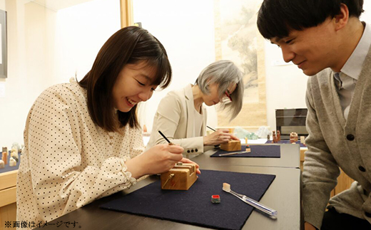篆刻体験スペシャルコース「方寸の世界」（1.5×1.5cm角 2文字まで 扇子・印泥付）