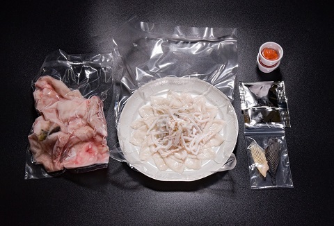 とらふぐ 刺身 あら ひれ酒 堪能 1人前セット ぽん酢・もみじおろし付き 刺身40g フグ皮40g 唐揚げ用あら300g ひれ酒用ひれ2枚 冷凍 (1103)