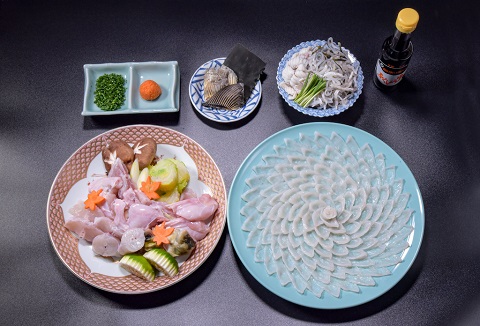 とらふぐ 刺身 ふぐ鍋 フルコース 4～5人前 お刺身 ちり用あら  切身 干しひれ付き 冷蔵  (1532)