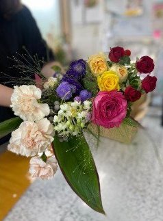 バラのお届け便 (アレンジメント)【バラ園 フラワー 花 母の日 ギフト 山口県 長門市】(1257)