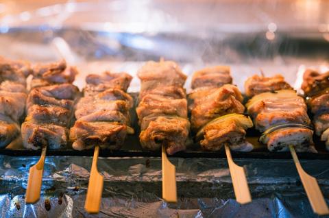 長州黒かしわ やきとり 16本セット【肉 鶏肉 焼き鳥 セット 地鶏 やきとり 地鶏セット もも串 ささみ串 2種16本 炭火焼 もも肉 ささみ 山口県 長門市 ちくぜん マツコの知らない世界】(10096)