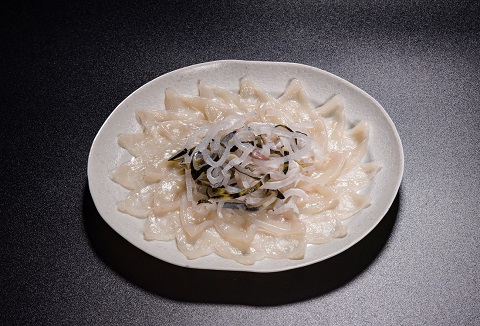 とらふぐ 刺身 あら ひれ酒 堪能 1人前セット ぽん酢・もみじおろし付き 刺身40g フグ皮40g 唐揚げ用あら300g ひれ酒用ひれ2枚 冷凍 (1103)