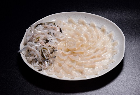 とらふぐ 刺身 あら ひれ酒 堪能 2人前セット ぽん酢・もみじおろし付き [刺身80g+フグ皮80g+あら600g+ひれ酒用ひれ4枚〕冷凍  (1214)