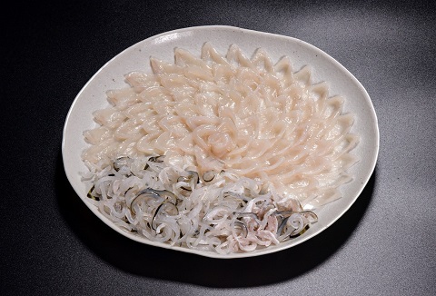 とらふぐ 刺身 あら ふぐひれ 堪能 3人前セット ぽん酢・もみじおろし付き [刺身120g+フグ皮120g+あら600g+ひれ酒用ひれ6枚〕冷凍  (1301)