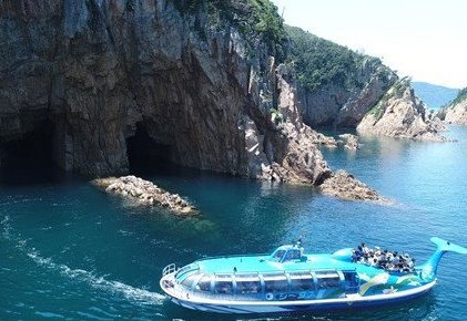 (1535)青海島観光汽船乗船券2名様分と宴会用ふぐ刺身4人前×2皿・唐揚付（冷凍）