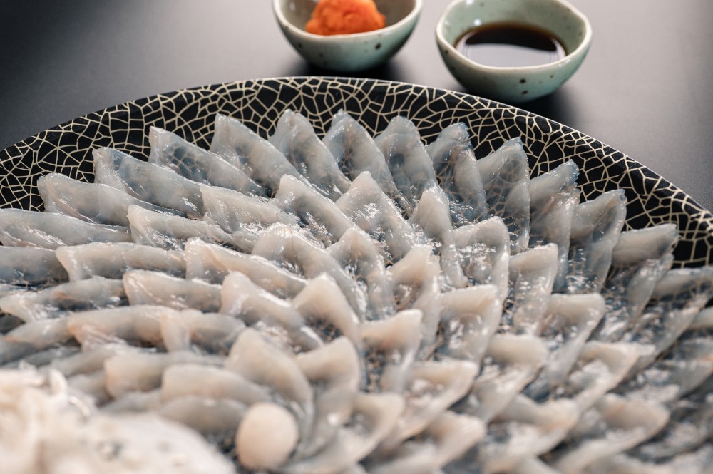 とらふぐ刺身5人前 冷凍 とらふぐヒレ付き 合計300ｇ  (1381)