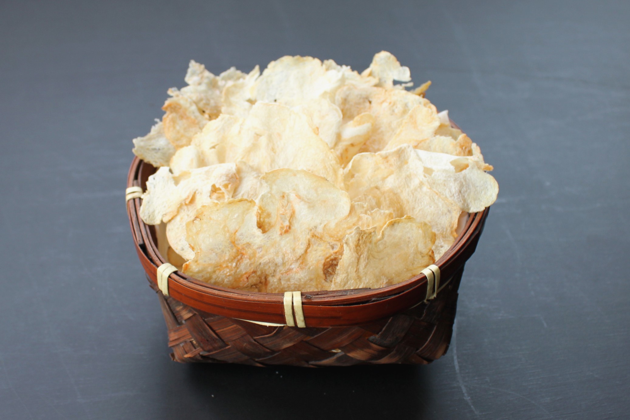 (1542)【定期便】お魚せんべい 4種類 隔月 全4回 10袋セット 合計40袋 かわはぎ えび ちりめん いわし