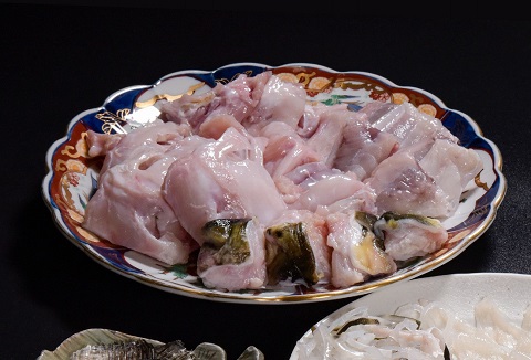 とらふぐ 刺身 あら ひれ酒 堪能 2人前セット ぽん酢・もみじおろし付き [刺身80g+フグ皮80g+あら600g+ひれ酒用ひれ4枚〕冷凍  (1214)