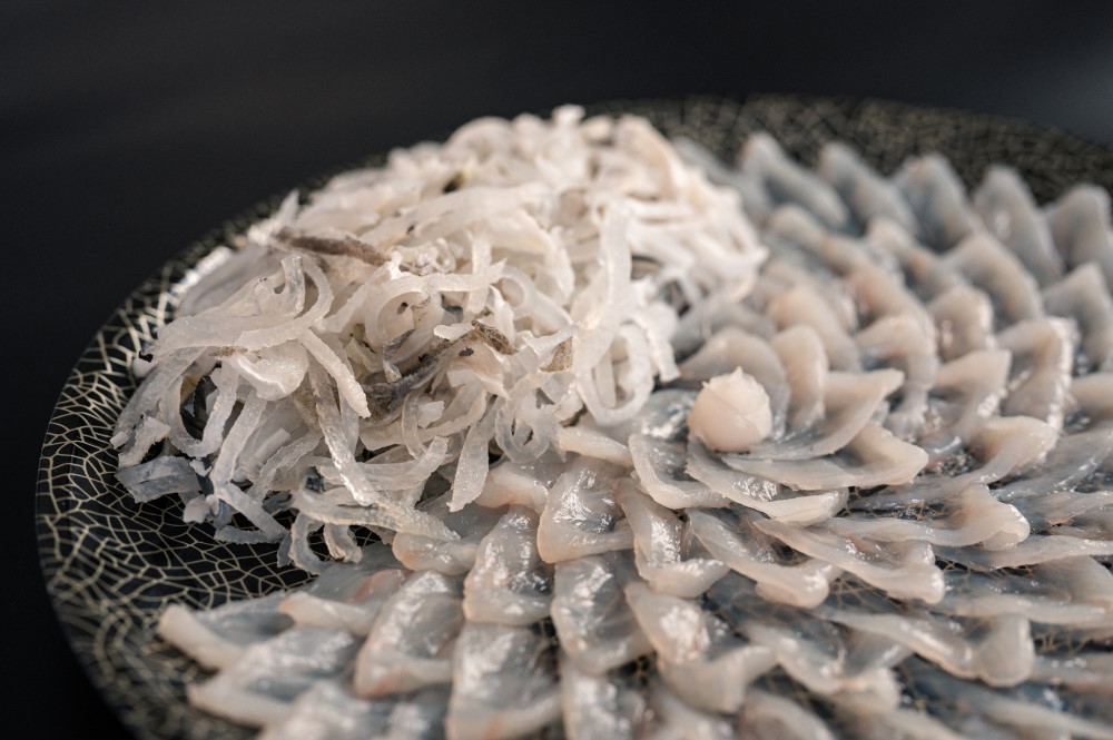 とらふぐ刺身5人前 冷凍 とらふぐヒレ付き 合計300ｇ  (1381)