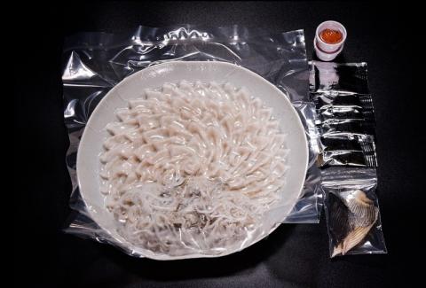 とらふぐ 刺身 3～4人前 刺身120g とらふぐ皮120ｇ とらふぐヒレ6枚 もみじおろしとポン酢付き 冷凍  (1209)