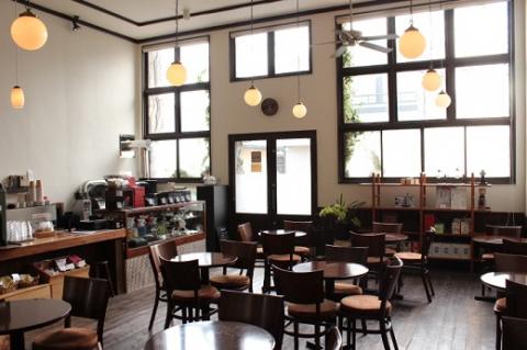 (1278)自家焙煎珈琲　オリジナル　粉　手作り　フルーツケーキ　アメリカンクッキー　詰め合わせ（中煎り粉400g、フルーツケーキ1本、クッキー6枚）