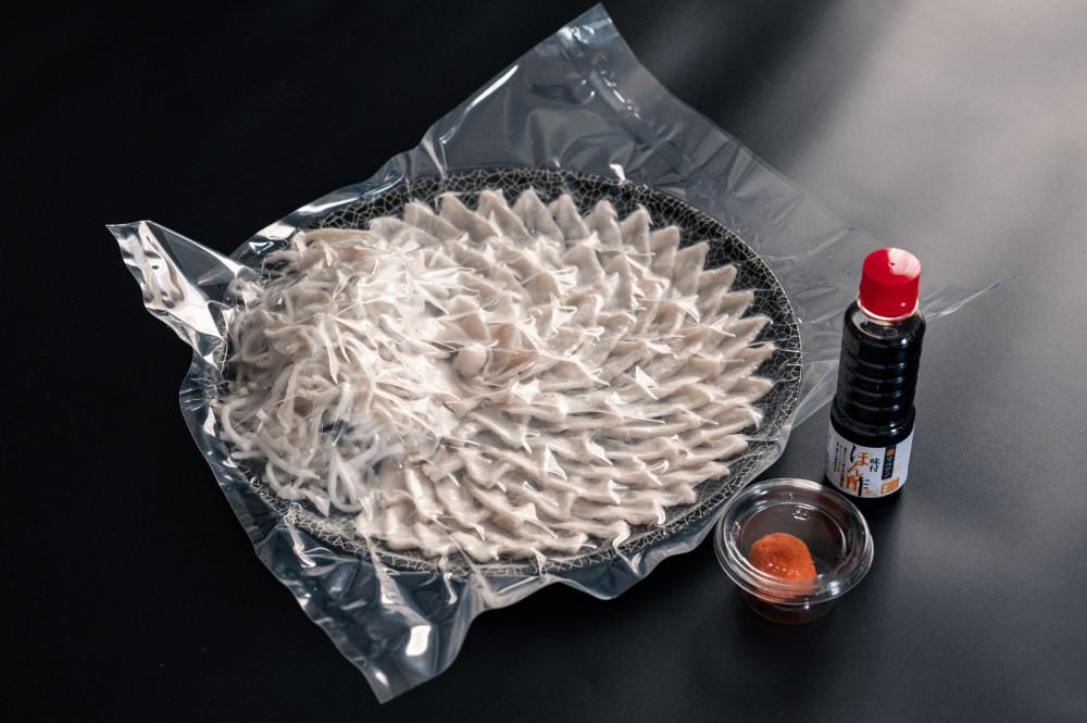 とらふぐ刺身5人前 冷凍 とらふぐヒレ付き 合計300ｇ  (1381)