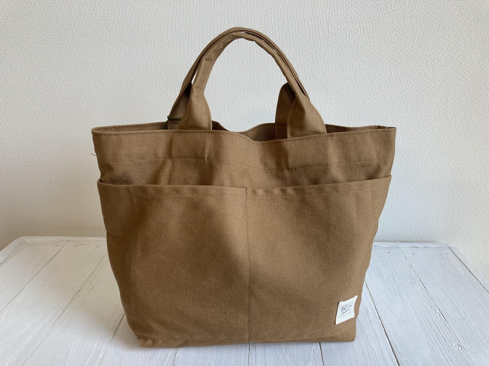 「ここで少し休むのもいいな。」ミニトート【カフェオレ】