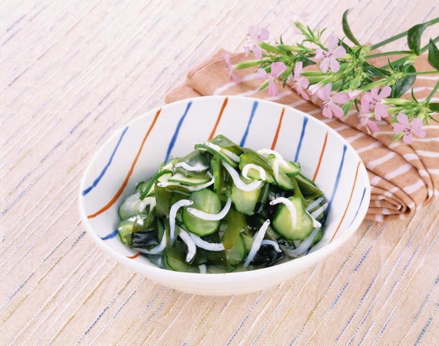 こんぶだしの素８g×7本　1ケース（ 40 個 ）