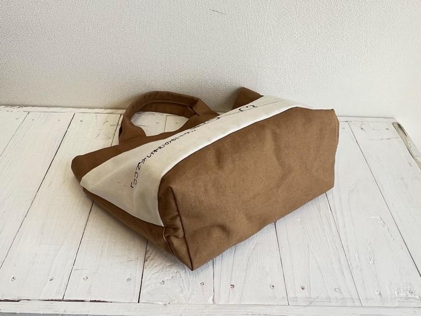 「ここで少し休むのもいいな。」ミニトート【カフェオレ】