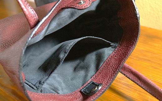 本革製ミニトートバッグ＜レッド＞ ハンドメイド 国産牛ヌメ革 ミニトートバッグ 小型 トートバッグ かばん 本革 レザー 革製品 贈り物 ギフト レッド F6L-283 レッド