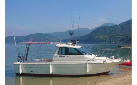 貸し切りクルーザーでの手ぶらで釣り体験　人気のランチ付き　2名様分