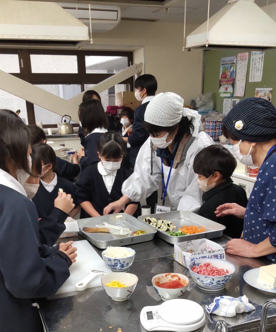 子ども食堂とフードパントリーへの支援（50,000円）