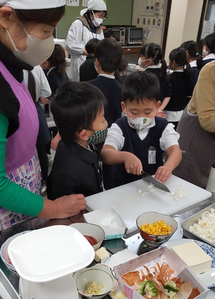 子ども食堂とフードパントリーへの支援（100,000円）