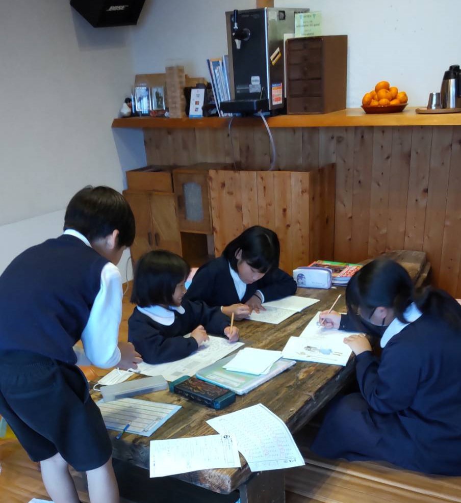 子ども食堂とフードパントリーへの支援（100,000円）